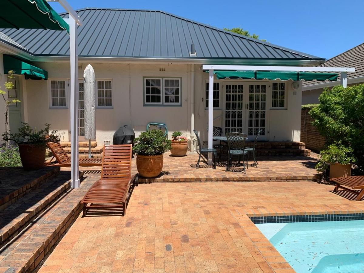 Squirrels Way Cottages เคปทาวน์ ภายนอก รูปภาพ