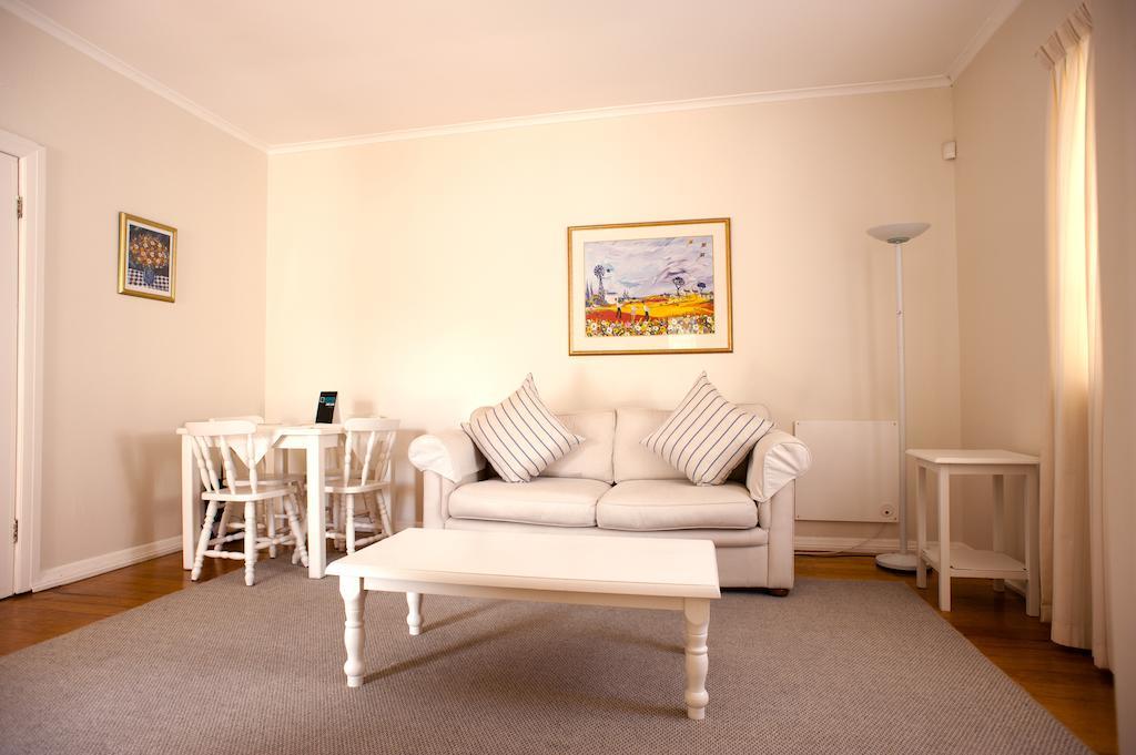 Squirrels Way Cottages เคปทาวน์ ห้อง รูปภาพ